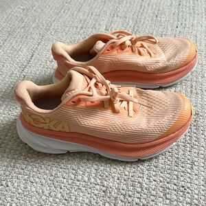 Girls Hoka Clifton 9 shoes, size 3.5, like new